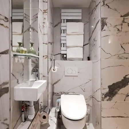 Elegant Avenue Montaigne Apartment