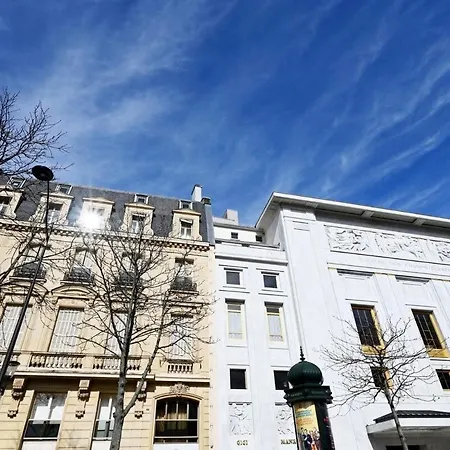 Elegant Avenue Montaigne Apartment Paris