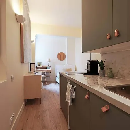 Apartamento Elegant Studio Avenue Montaigne Paris